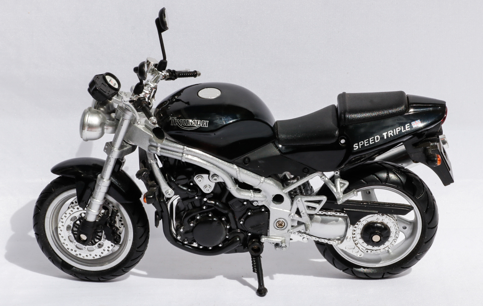 New Ray 1-12 Triumph Speed Triple